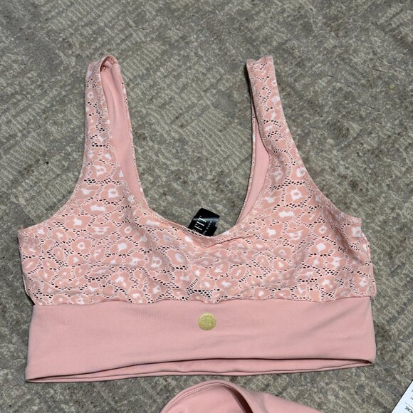 NWT-Fiona Leggings And Niko Sports Bra-B FIT by Beach Bunny Size 6 - Picture 7 of 14